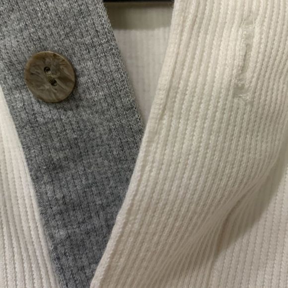 Kirkland ivory ribbed golf polo size medium with gray placket - Picture 3 of 6